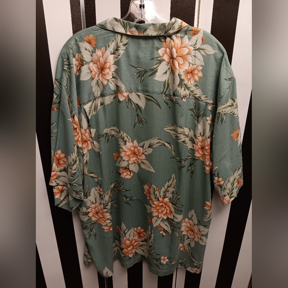 Tommy Bahama Button Down - Picture 6 of 8